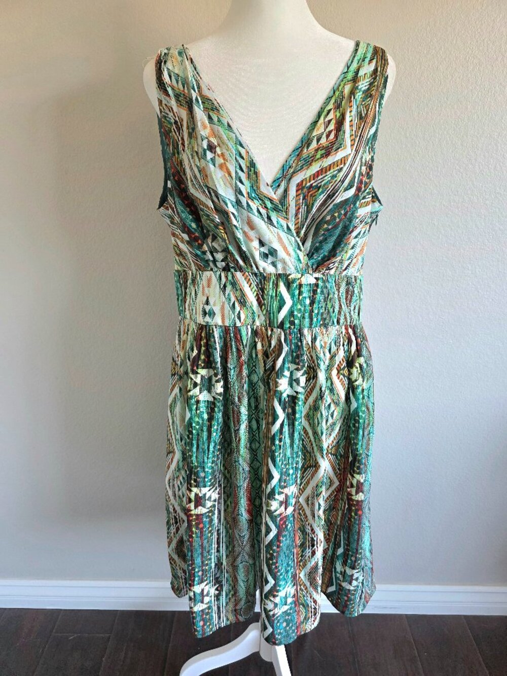 Boston Proper Dress Size 14 Green Deep V Neck Aztec Geometric Sleeveless Lined